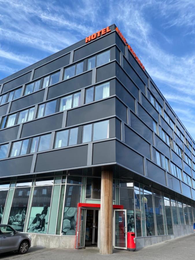 Готель Hhe Express Нуук Екстер'єр фото