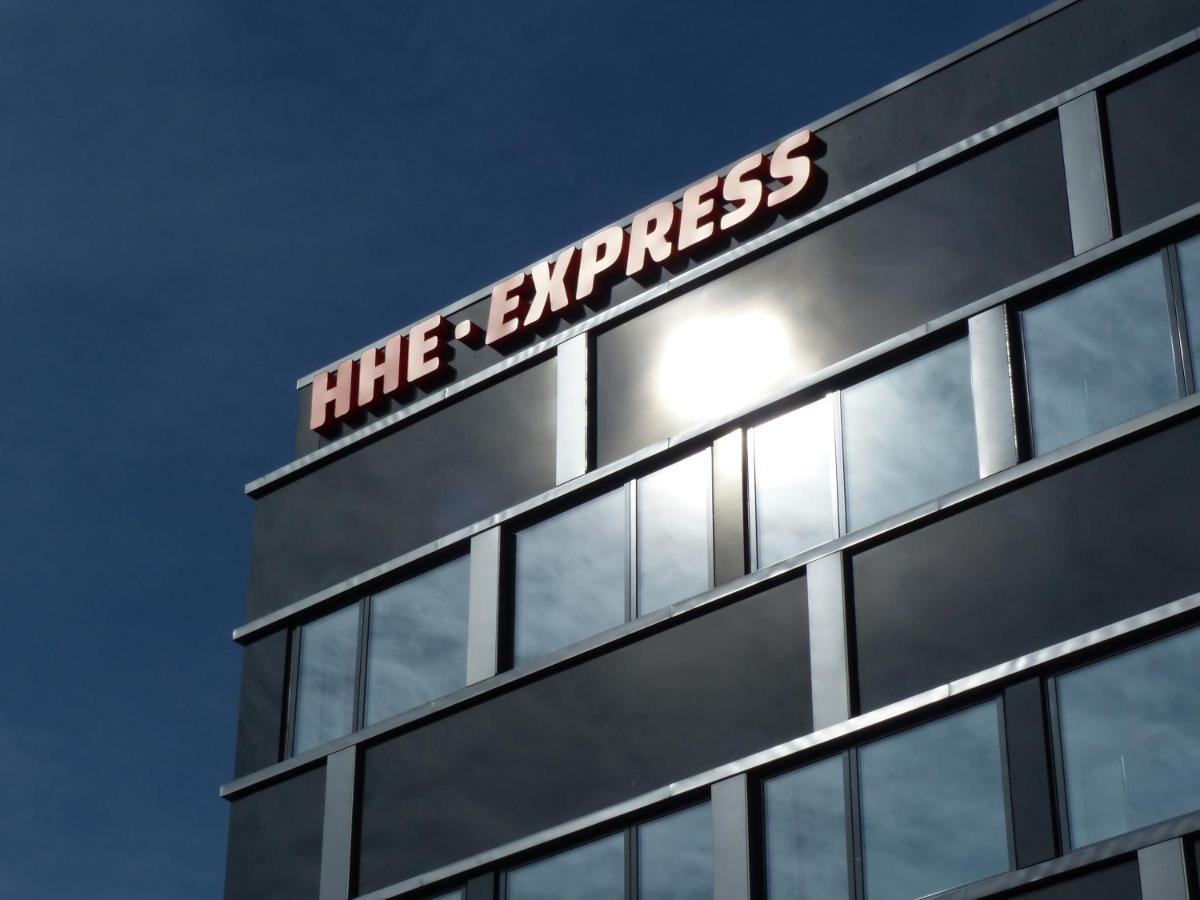 Готель Hhe Express Нуук Екстер'єр фото